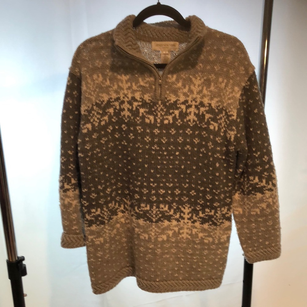 Women’s Grey and White Sweater